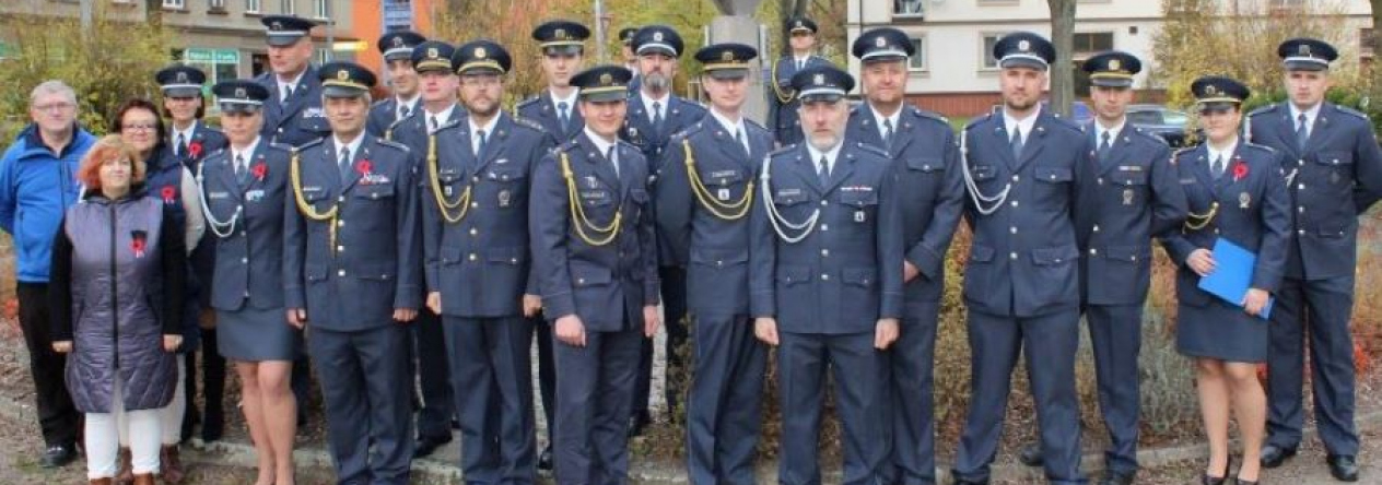 Příslušníci SLP u památníku Válečných veteránů