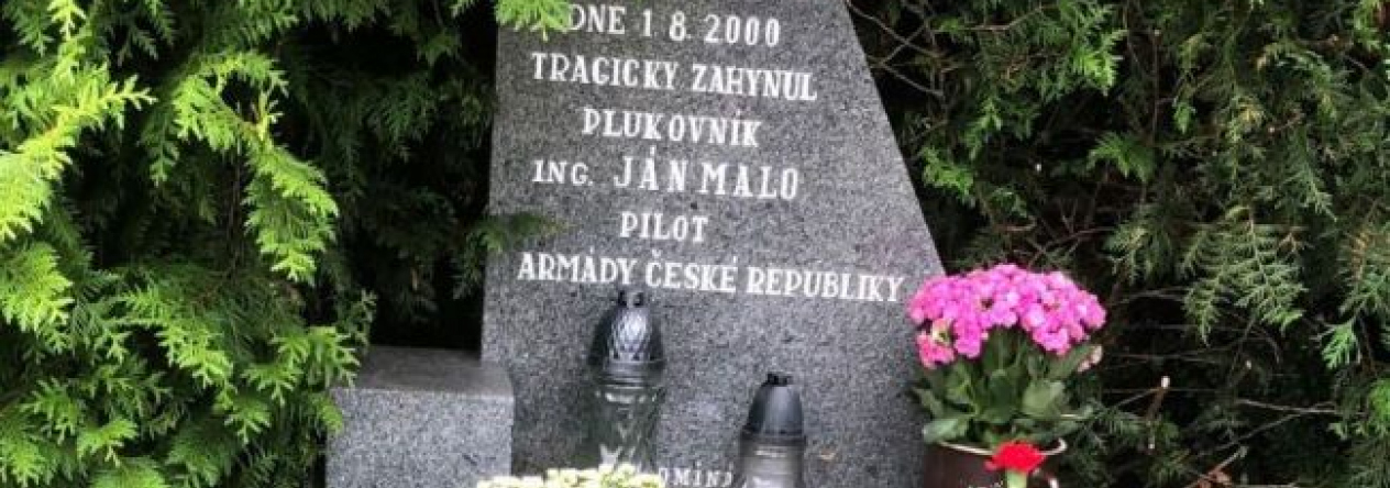 pamatnik_na_miste_tragickeho_padu_letounu_pilotovaneho_plk._gst._janem_malem.jpg