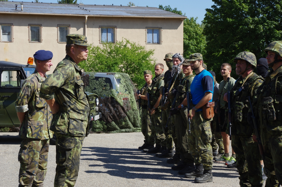 Cvičení Ample Strike navštívil i náčelník generálního štábu armádní generál Josef Bečvář