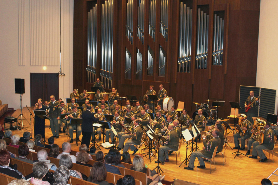 vojenska_hudba_olomouc_pri_svem_vystoupeni.jpg