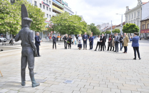 Oslavy Dne dopravy u sochy Jana Kašpara