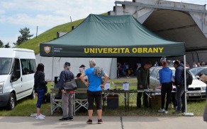 prezentacni_stanek_univerzity_obrany_lakal_nove_zajemce_o_studium.jpg