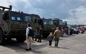 vystavena_prepravni_technika_14._pluku_logisticke_podpory.jpg